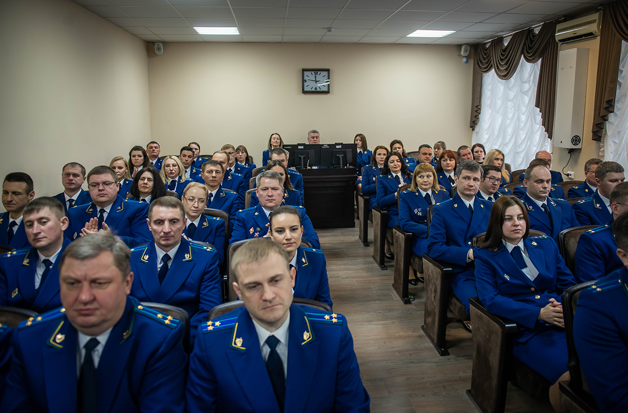 Контакт прокурора. Сотрудники прокуратуры. Прокурорский работник. Прокурор Смоленской области. С днем работника прокуратуры.