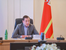 губернатор Алексей Островский провел заседание регионального штаба по экономике по вопросам состояния дел в пищевой промышленности - фото - 1