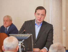 губернатор Алексей Островский выступил с ежегодным отчетом перед депутатами Смоленской областной Думы - фото - 1