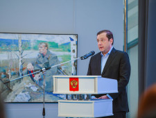 губернатор Алексей Островский принял участие в форуме, посвященном Дню российского предпринимательства - фото - 1