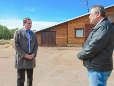 губернатор Алексей Островский ознакомился с работой агрофирмы «Новоселки» в Демидовском районе - фото - 1