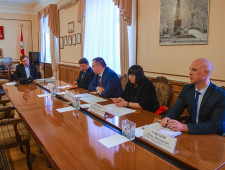 губернатор Алексей Островский провел рабочее совещание по вопросам поддержки инвестпроектов в сфере АПК - фото - 1