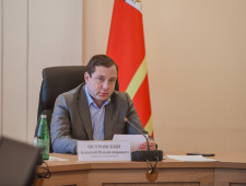 губернатор Алексей Островский провел совещание по вопросам восстановления культурно-исторических памятников в селе Высокое Новодугинского района - фото - 1