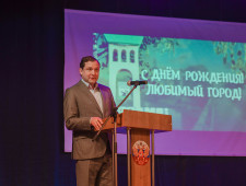 губернатор Алексей Островский поздравил вязьмичей с Днем города - фото - 1