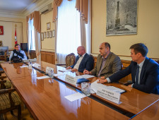 губернатор Алексей Островский провел рабочее совещание по состоянию дел в строительной отрасли - фото - 1