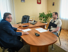 рабочая встреча Губернатора Алексея Островского с главой Шумячского района Александром Васильевым - фото - 1