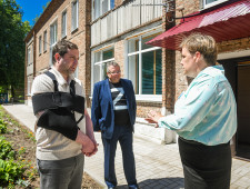 губернатор проинспектировал дооборудованные к новому учебному году школу и детский сад в Шумячском районе - фото - 1