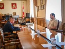 губернатор Алексей Островский обсудил с главой Смоленска вопросы благоустройства территории «Солдатского озера» и модернизации уличного освещения в областном центре - фото - 1