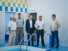 губернатор Алексей Островский проинспектировал ремонт улиц и оснащение ФОКа в Дорогобужском районе - фото - 1