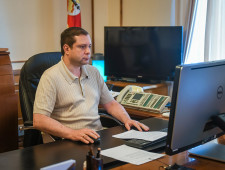 губернатор Алексей Островский провел совещание по итогам проведения ярового сева в 2022 году - фото - 1