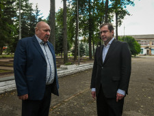 рабочая встреча Губернатора Алексея Островского с главой Ельнинского района Николаем Мищенковым - фото - 1