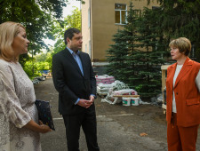 губернатор ознакомился с ходом капитального ремонта здания лицея имени Кирилла и Мефодия в Смоленске - фото - 1