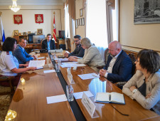 губернатор Алексей Островский провел совещание с руководителем Управления Роспотребнадзора по Смоленской области Ларисой Сидоренковой - фото - 1