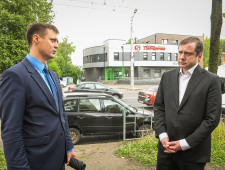 губернатор Алексей Островский проинспектировал ход капитального ремонта многоквартирных домов на улице Шевченко в Смоленске - фото - 1