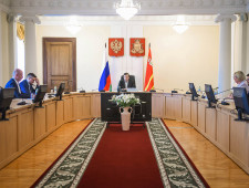 губернатор Алексей Островский провел совещание с главами муниципальных образований - фото - 1
