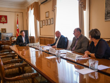 губернатор Алексей Островский провел совещание по вопросу капитального ремонта Крестовоздвиженского моста в Смоленске - фото - 1