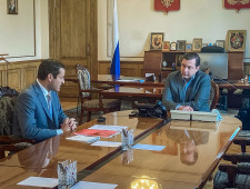 губернатор Алексей Островский провёл рабочую встречу с ректором Смоленского медицинского университета Романом Козловым - фото - 1