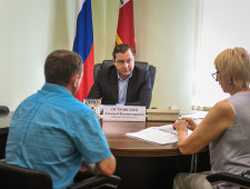 алексей Островский провел прием граждан по личным вопросам - фото - 1