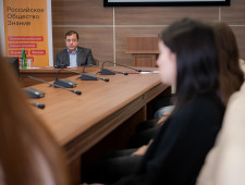 губернатор Алексей Островский принял участие в просветительской Акции для российской молодежи «Поделись своим Знанием» - фото - 1