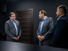 губернатор Алексей Островский посетил новое отделение по компьютерному спорту школы олимпийского резерва в Смоленске - фото - 1