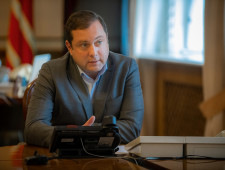 губернатор Алексей Островский провел совещание по вопросам эффективности предоставления господдержки на развитие АПК - фото - 1