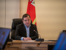 губернатор Алексей Островский провел прямой эфир с жителями Гагаринского района - фото - 1