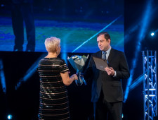 губернатор Алексей Островский поздравил коллектив Федерального центра травматологии, ортопедии и эндопротезирования с 10-летним юбилеем - фото - 1