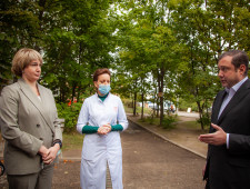 губернатор посетил дооборудованную поликлинику Вяземской ЦРБ - фото - 1