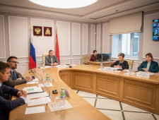 губернатор Алексей Островский провел рабочее совещание с главами муниципальных образований - фото - 1