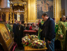 губернатор Алексей Островский принял участие в торжественной встрече ковчега с мощами преподобного Сергия Радонежского - фото - 1