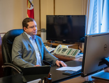 губернатор Алексей Островский провел заседание региональной Антинаркотической комиссии - фото - 1