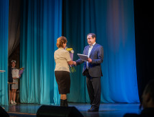 алексей Островский поздравил учителей Смоленщины с профессиональным праздником - фото - 1