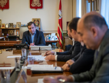 губернатор Алексей Островский провел совещание по вопросам строительства - фото - 1