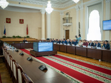 губернатор Алексей Островский провел совещание по вопросам улучшения инвестиционного климата в регионе - фото - 1