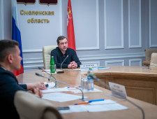 губернатор Алексей Островский обсудил с главами муниципальных образований оценку жителями региона начала отопительного сезона - фото - 1