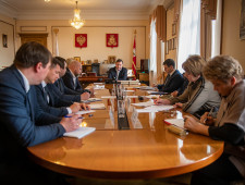 губернатор Алексей Островский провел рабочее совещание по вопросам возрождения и развития села Высокое и села Дугино - фото - 1