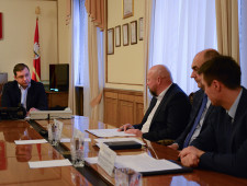 губернатор Алексей Островский провел рабочее совещание по вопросам строительства - фото - 1