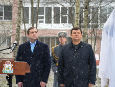 губернатор Алексей Островский принял участие в торжественном открытии бюста Героя Советского Союза Григория Бояринова - фото - 1