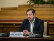 губернатор Алексей Островский выступил на заседании Смоленского регионального отделения Международной общественной организации «Всемирный Русский Народный Собор» - фото - 2