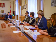 губернатор Алексей Островский провел совещание по организации работы службы скорой помощи - фото - 1