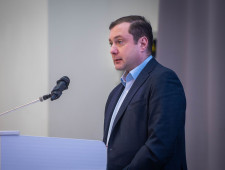 губернатор Алексей Островский выступил на пленарном заседании региональных Рождественских образовательных чтений - фото - 1