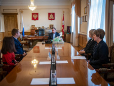 губернатор Алексей Островский встретился с призерами Национального чемпионата по профессиональному мастерству «Абилимпикс» - фото - 1