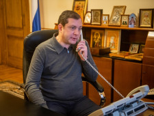 в День Героев Отечества Губернатор Алексей Островский поздравил Героя Российской Федерации Гасана Наджафова - фото - 1