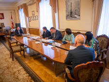 губернатор Алексей Островский провел совещание по вопросам развития промышленного садоводства - фото - 1