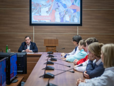 губернатор Алексей Островский встретился с делегатами I Съезда Российского движения детей и молодежи - фото - 1