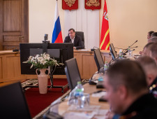 губернатор Алексей Островский провел заседание оперативного штаба - фото - 1