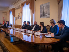 губернатор Алексей Островский провел совещание по вопросам ремонта медицинских учреждений Смоленской области в 2023 году - фото - 1