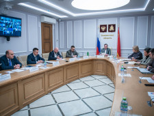 губернатор Алексей Островский провел совещание с главами муниципальных образований - фото - 1