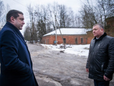 губернатор Алексей Островский встретился с жителями поселка Шаталово-1 в Починковском районе по вопросам ремонта дороги - фото - 1