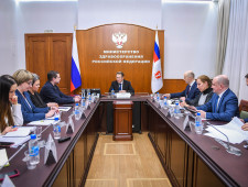 рабочая встреча Губернатора Алексея Островского с Министром здравоохранения России Михаилом Мурашко - фото - 1